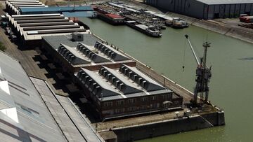 Docks filming in Hungary